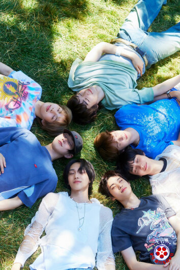 Riize “Memories,,
